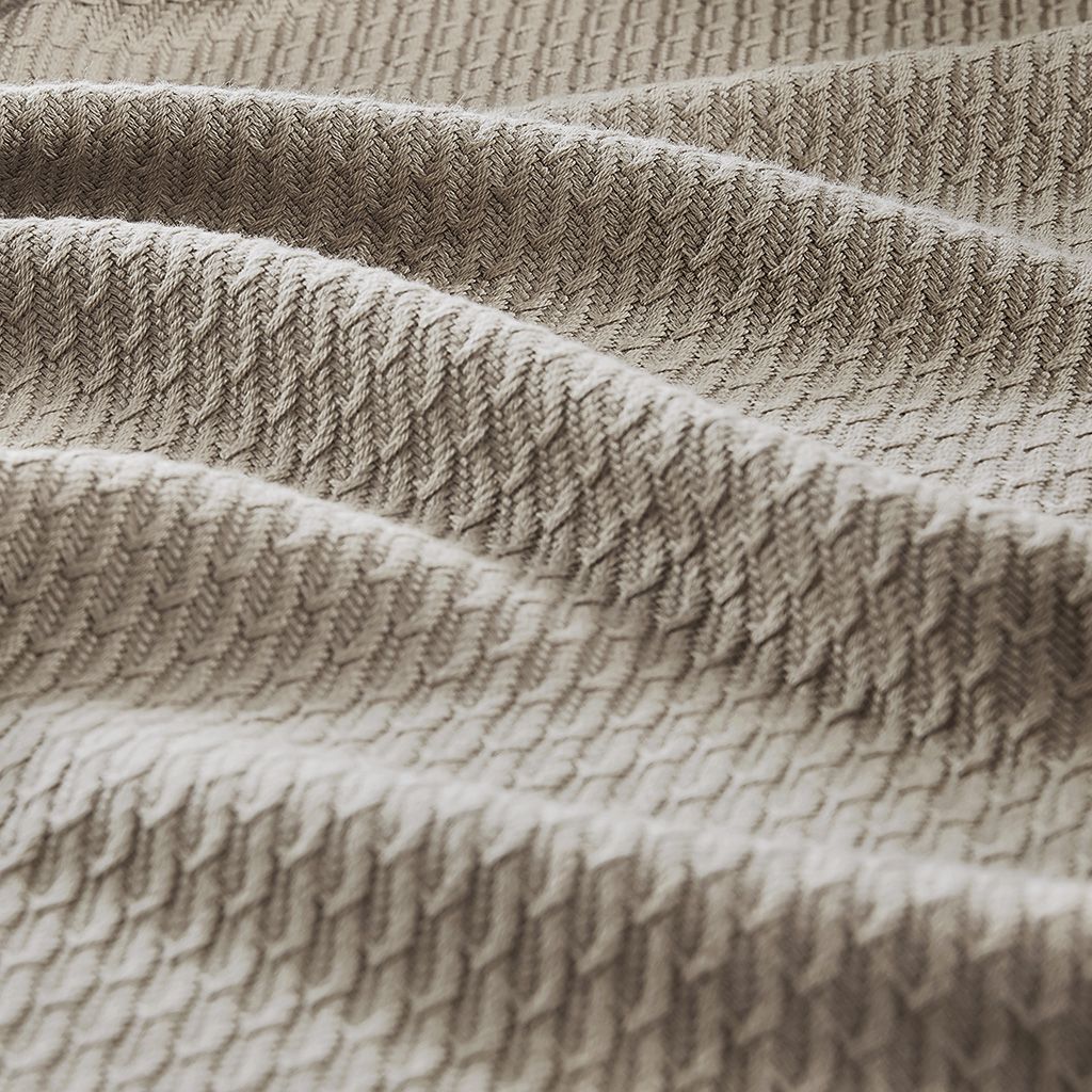 543933191
